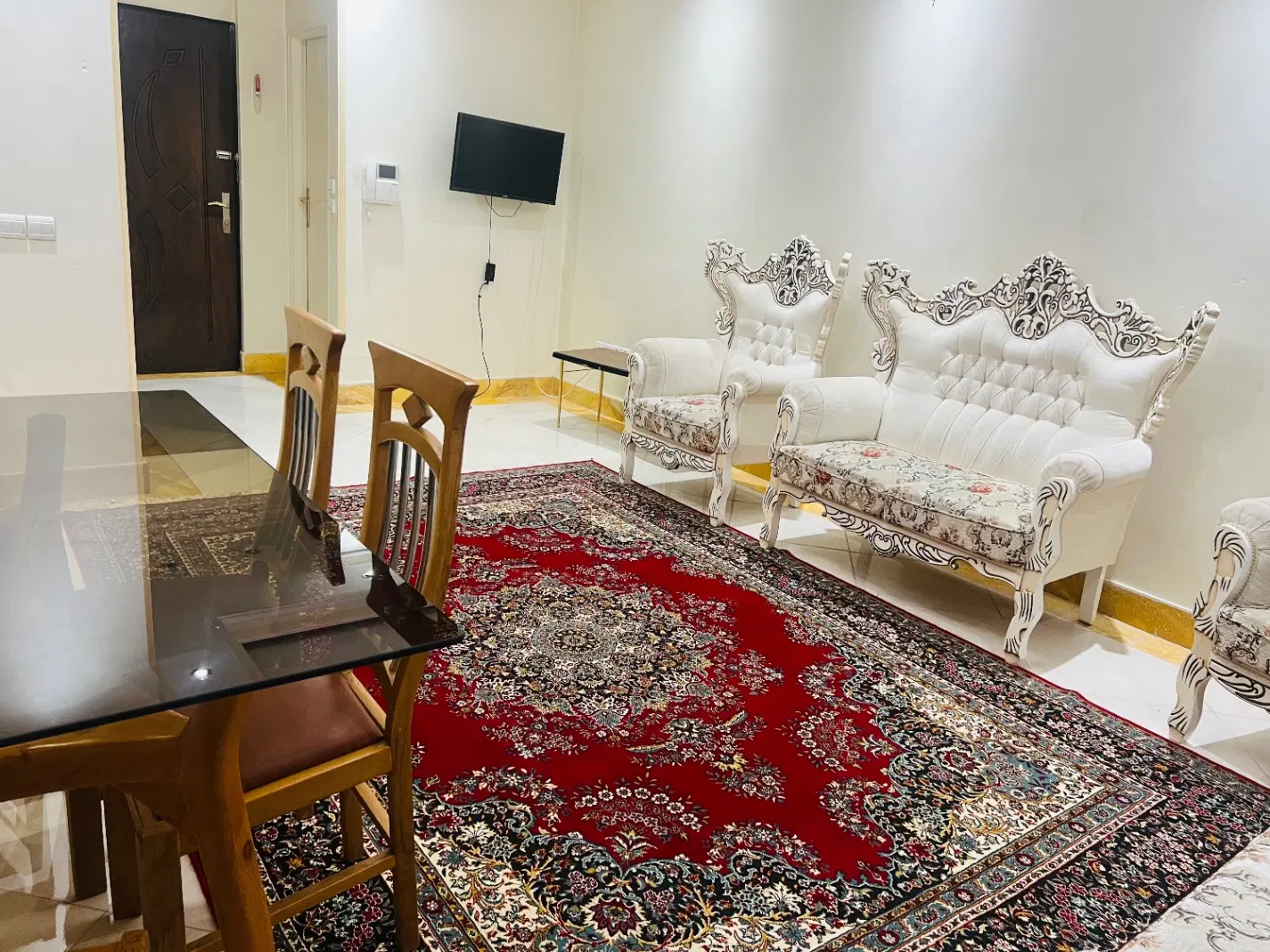 واحد مبله ۷۵ متری تمیز و نورگیر_هفتگی و ماهانه