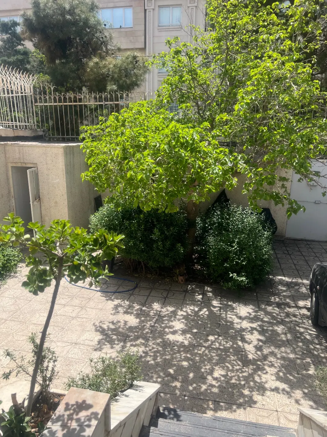 ویلایی_۳۰۵ متر_ حاشیه صیاد_دارای۲۱ متر تجاری دایم