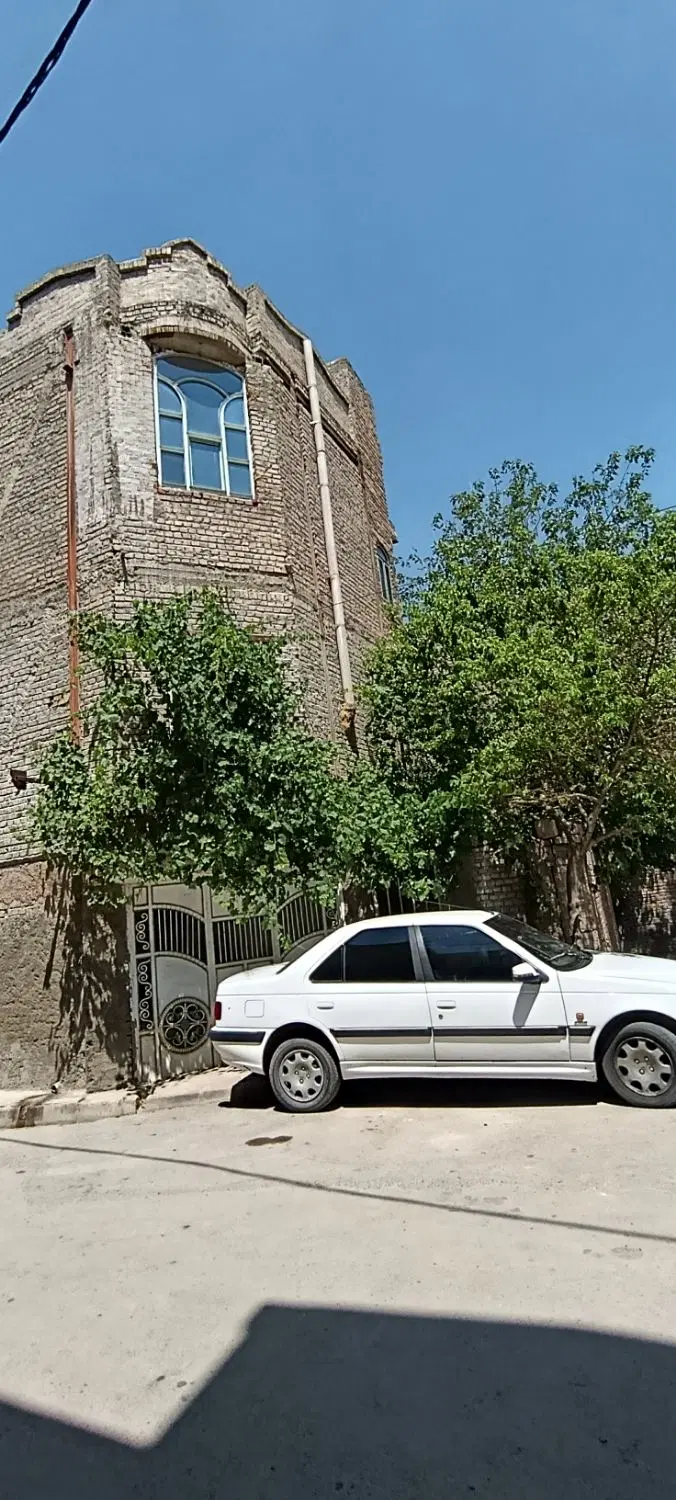 منزل‌مسکونی دونبش با مغازه‌تجاری