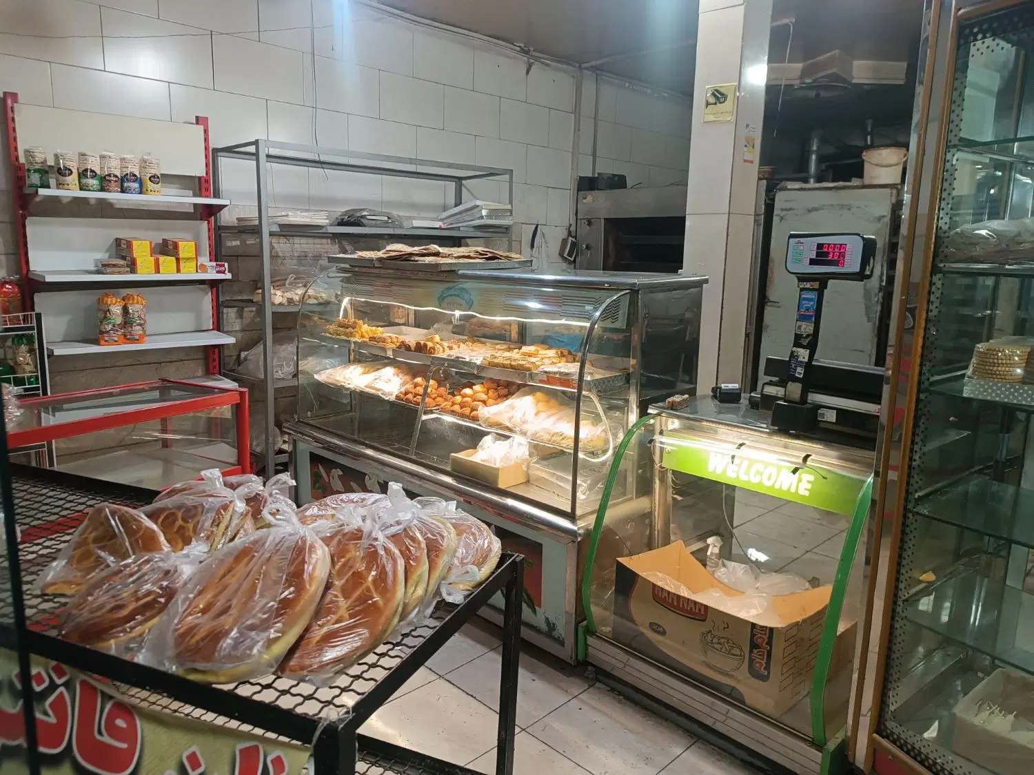 یک مغازه نان فانتزی اجاره داده میشود