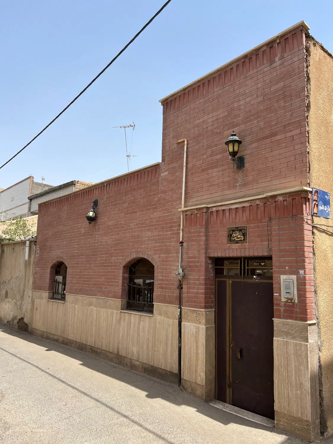 ۱۰۰ متر خانه دربست