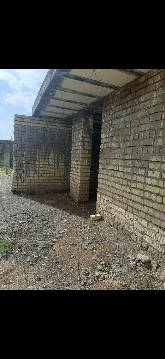 اسکلت کارگاه نیمه ساخت زمین
