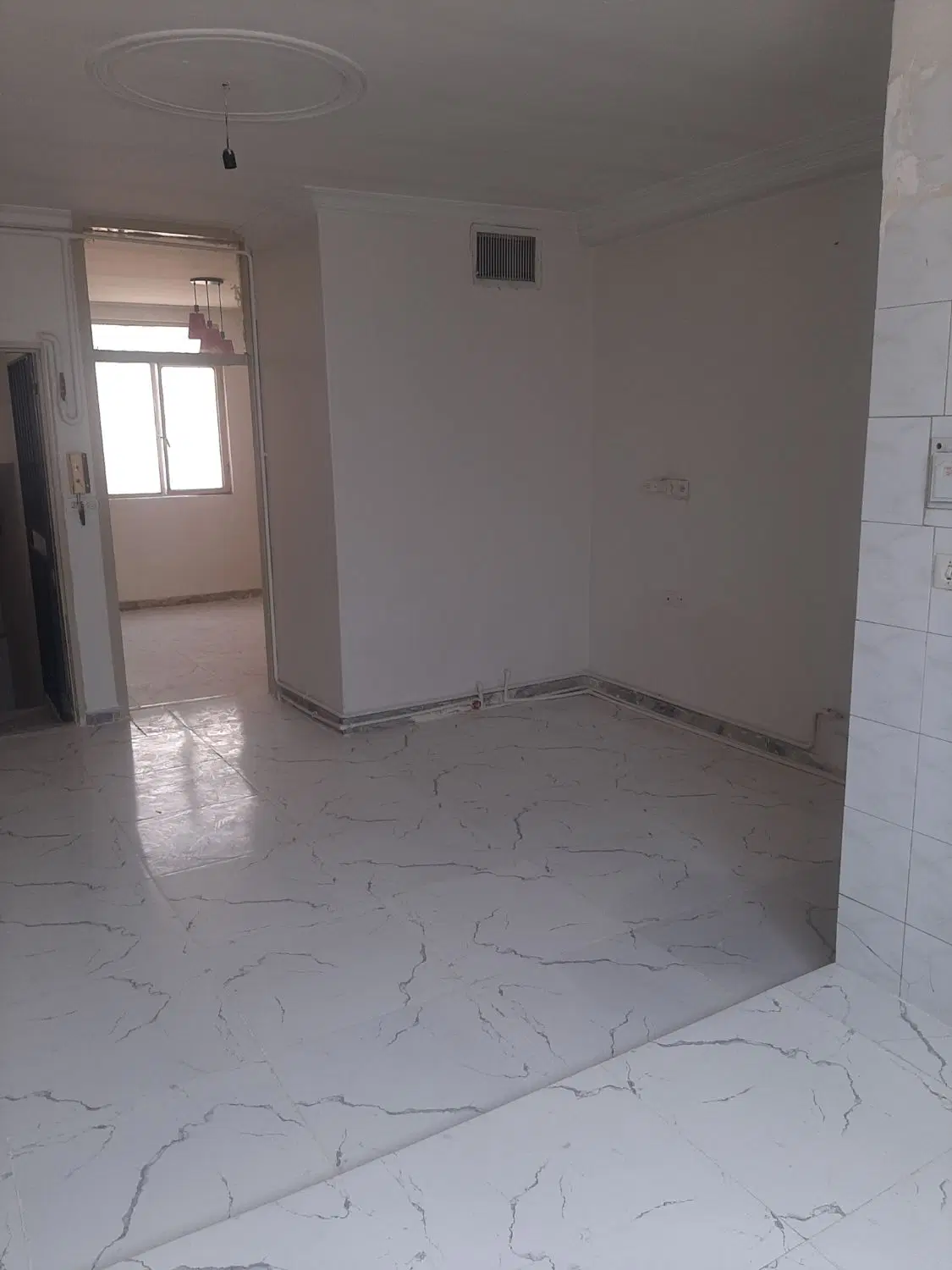 ۶۰متری طبقه ۲   تخلییه  بالکن