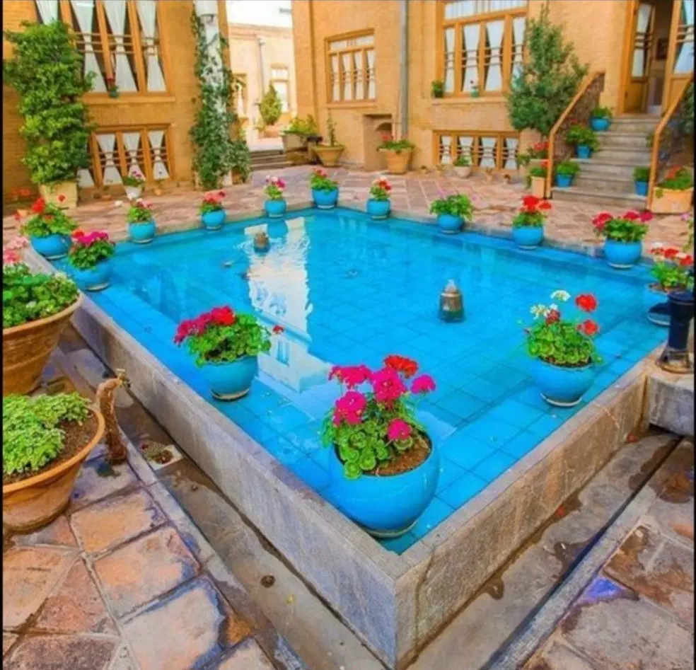 ویلایی دو طبقه مجزا با ۲۰ متر مغازه