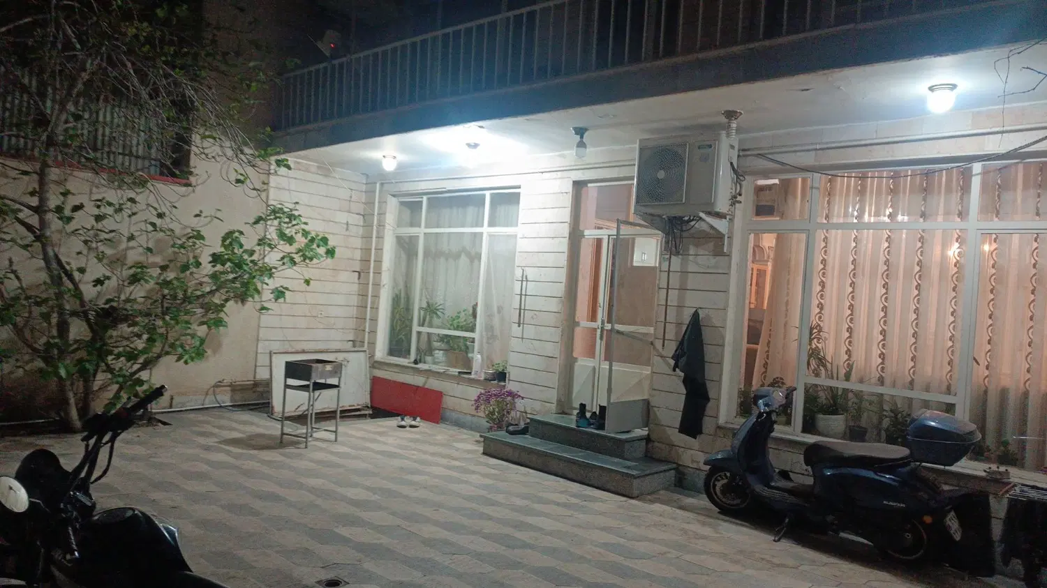 حیاط ۱۸۵ متری ششگلان