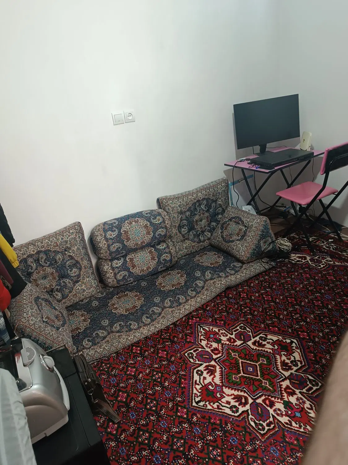 منزل نزدیک به خیابان باباطاهر