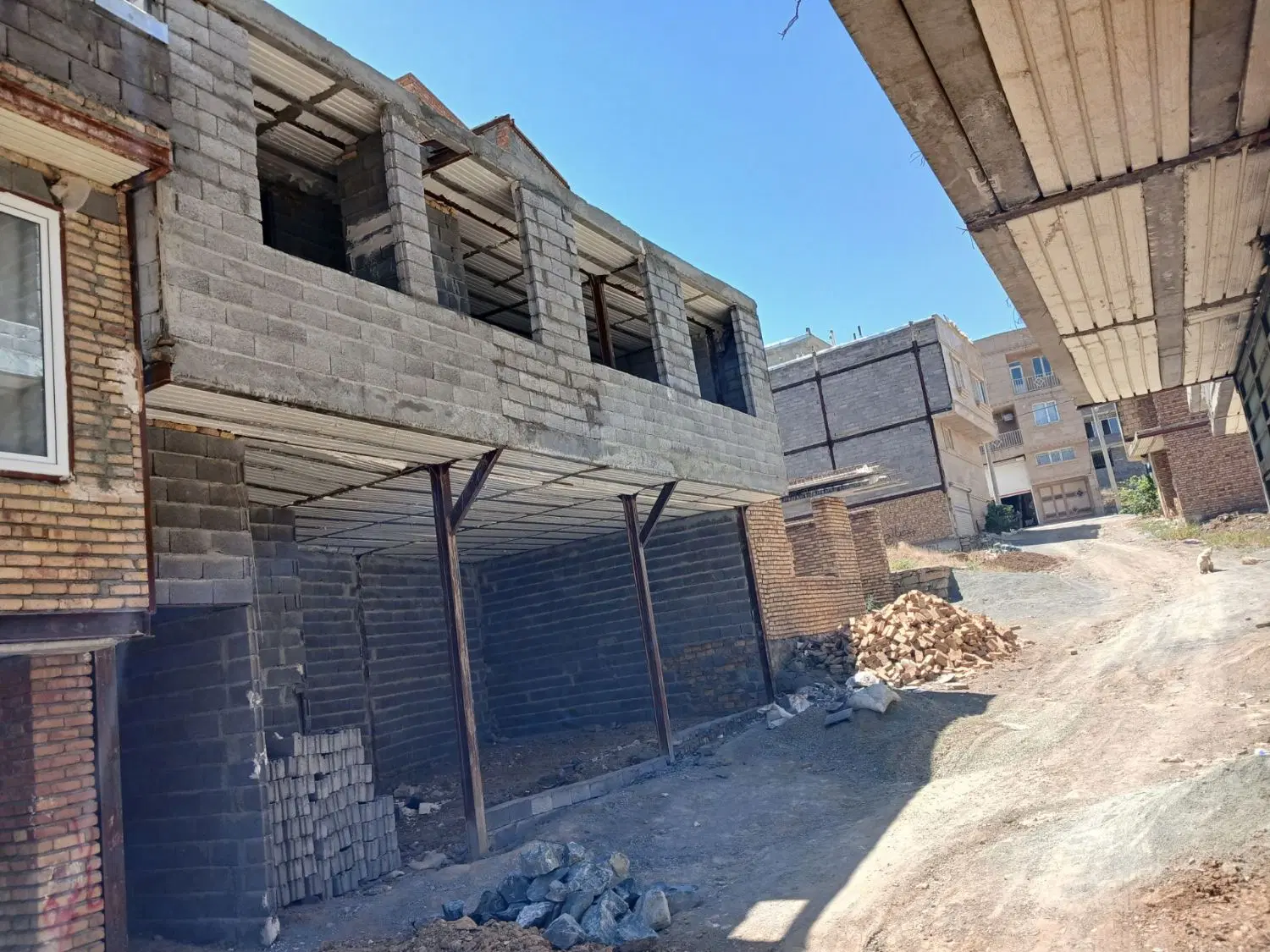 خانه نیمه کاره اساوله