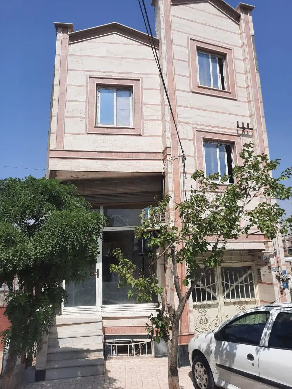 سوییت یا مغازه ۳۰ متری دارای سرویس وحمام