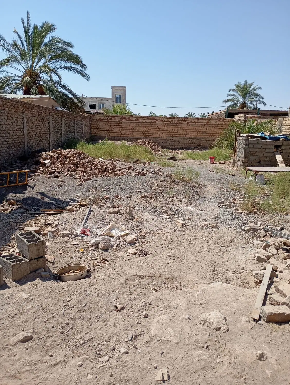 زمین فروشی