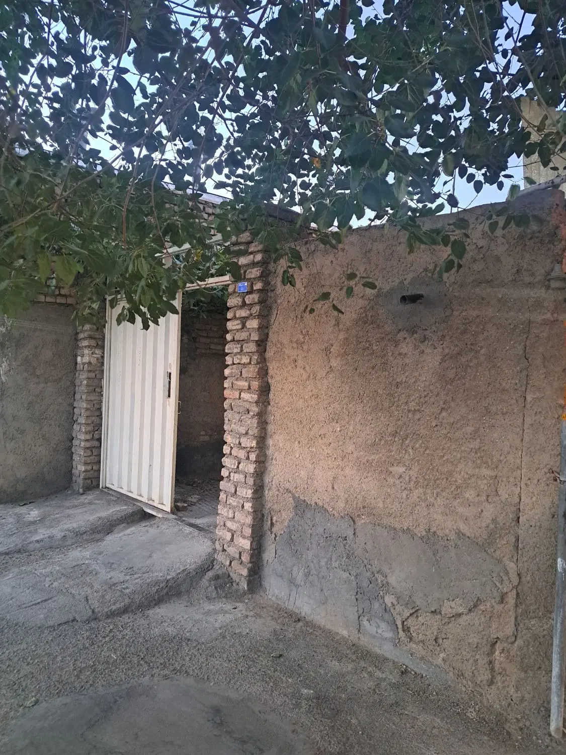 خانه کلنگی بر خیابان فرهنگسرا