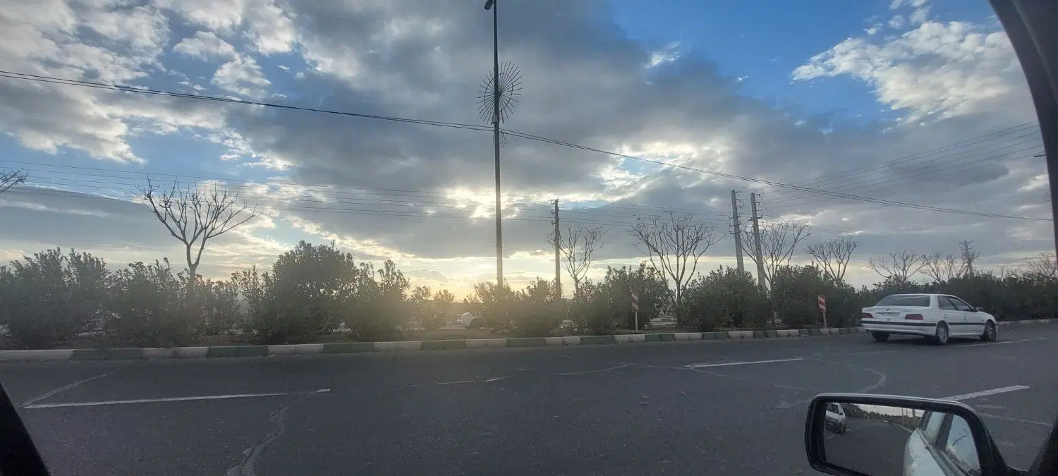 ۵۳۰۰ مترگاراژ بر اصلی  سند ششدانگ