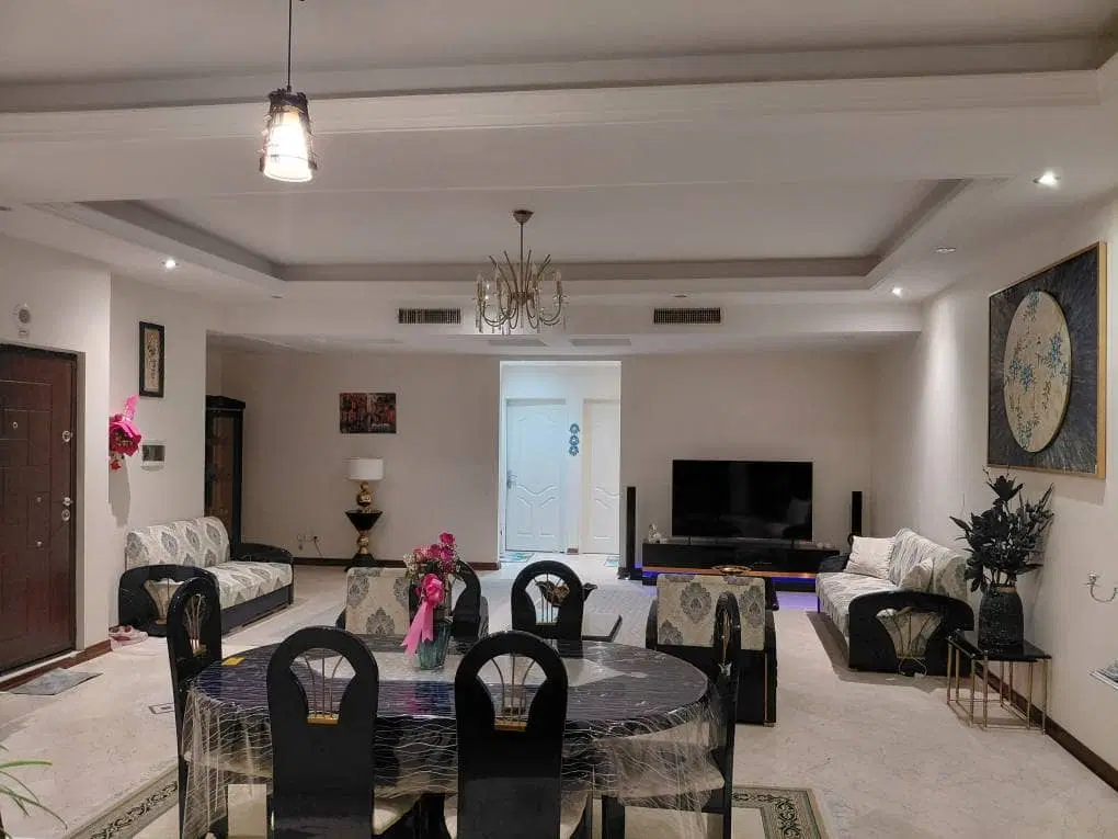 110متر دو خوابه پارکینگ و انباری و اسانسور