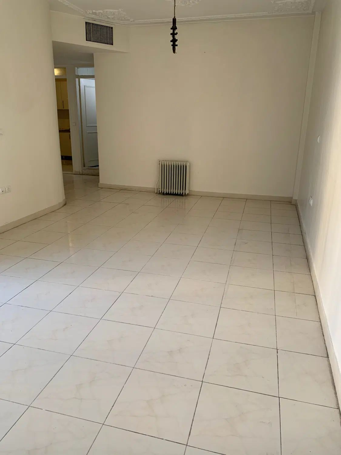۷۸مترطبقه۳انباری پارکینگ زیرزیرقیمت ونبودی درمنطقه