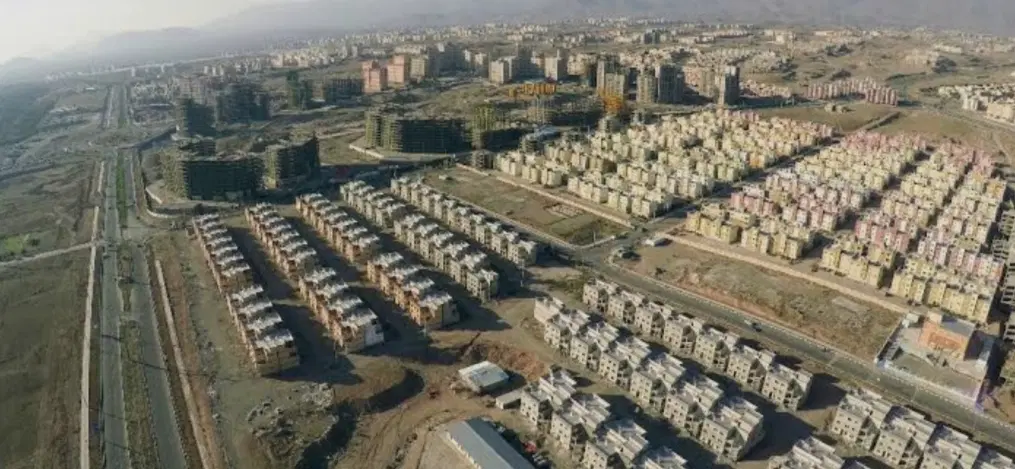 زمین 300 متری هشتگرد بهترین لوکیشن تجاری