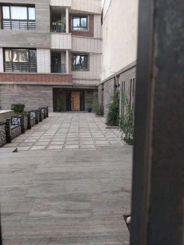 همخونه منظم شاغل ترجیحا شغل کارمند
