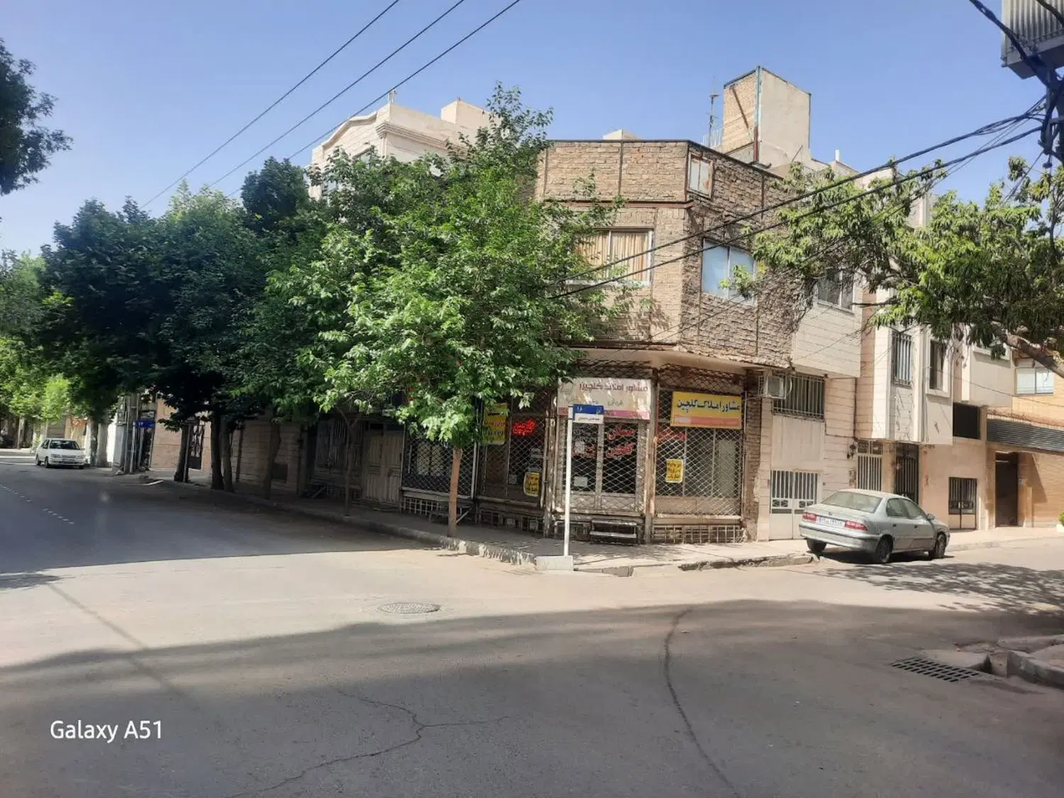 225متر زیربنا در سه طبقه ،مسکونی ،مغازه ،زیرزمین