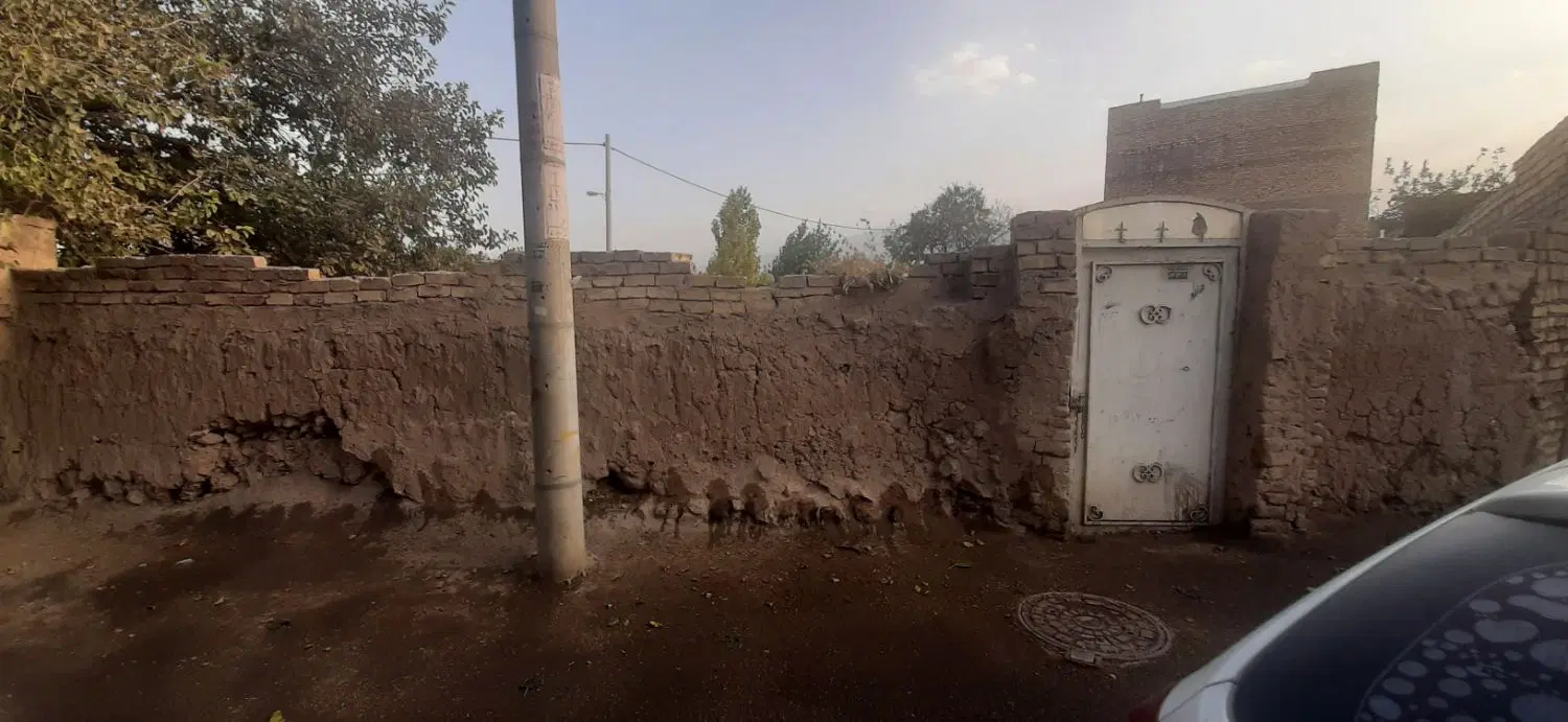 ۳۰۰ متر زمین فروشی فوری