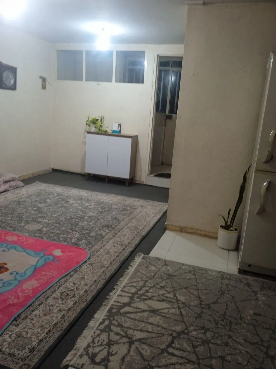 خانه هفتاد متری است وبسیارتمیزواوکی است ...