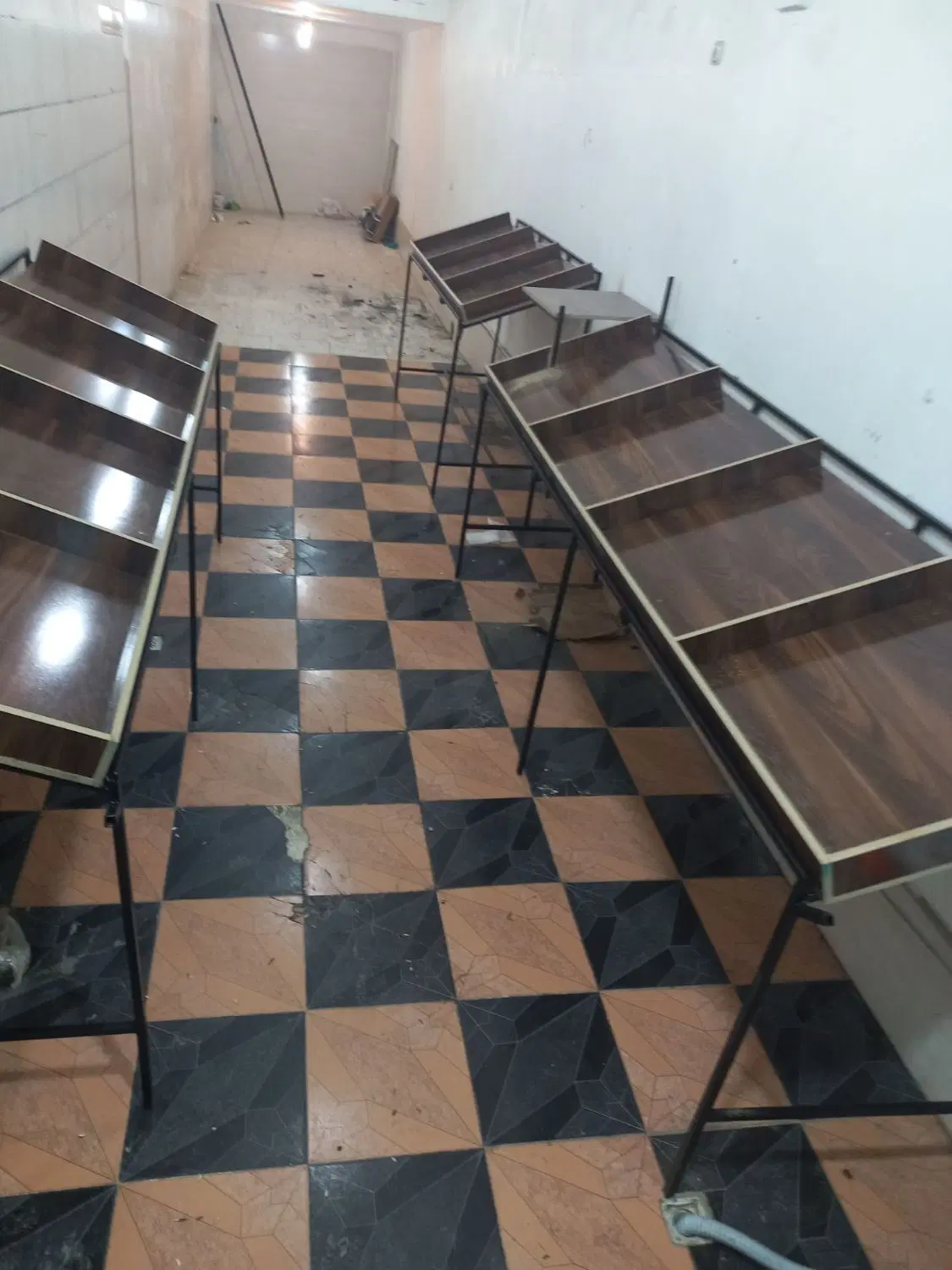 مغازه فروشی خیابان اصلی