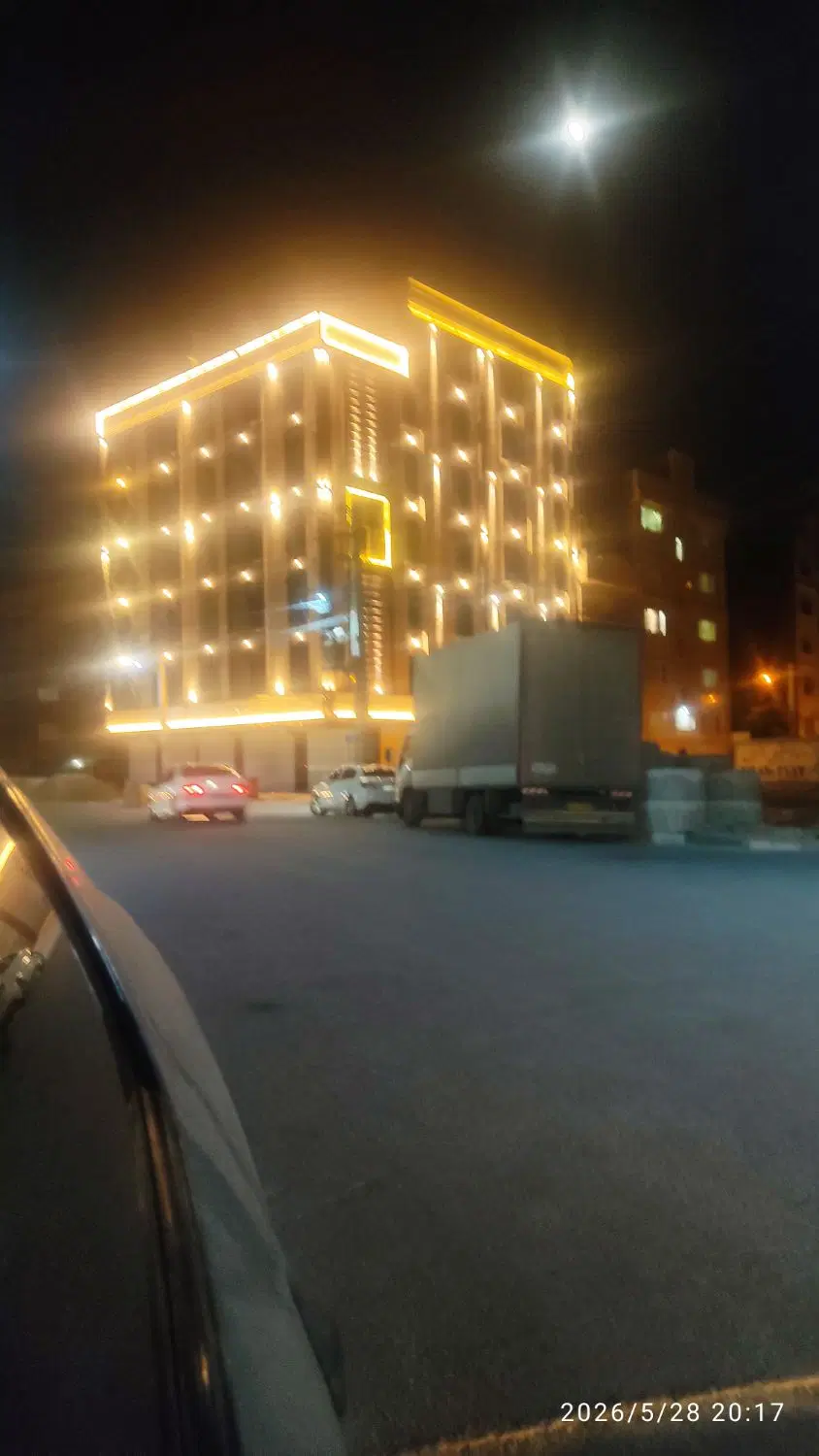 آپارتمان نو ساز 100متر و 105تهاتر با واحد کوچکتر