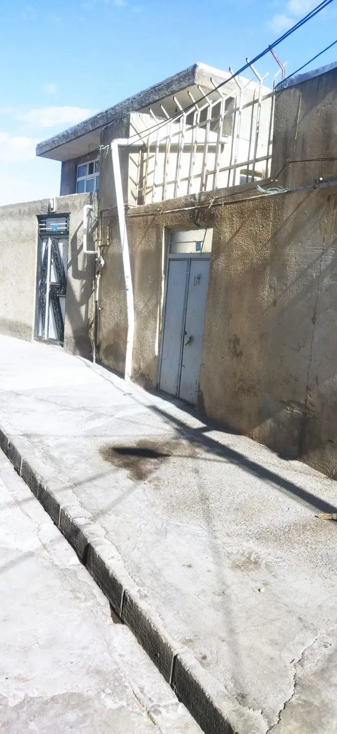 یک باب حیاط مسکونی