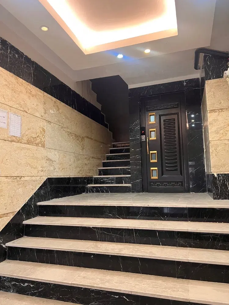 اپارتمان۱۳۵متری دو نبش غرق نور فول ...سران