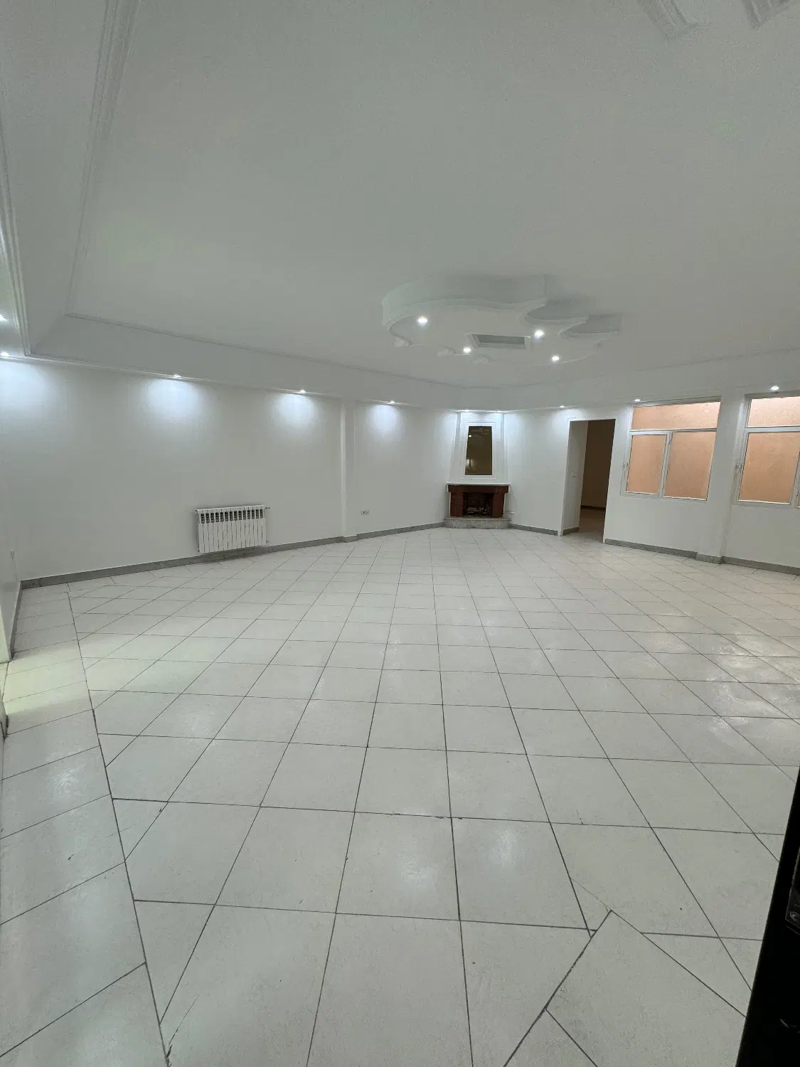 اپارتمان سه خوابه
