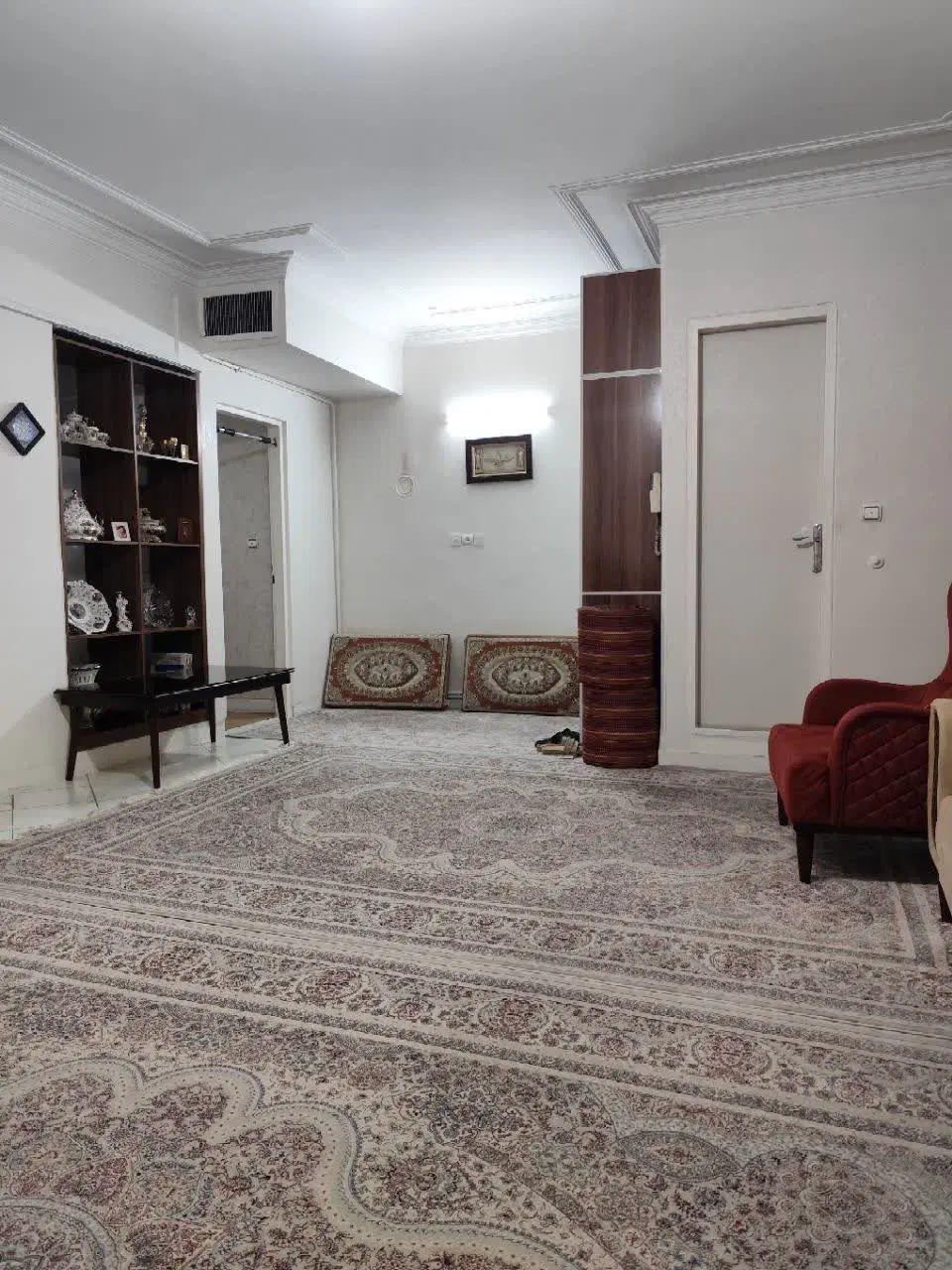 ۶۴ متری سنددار طبقه اول در بلوار ثابتی