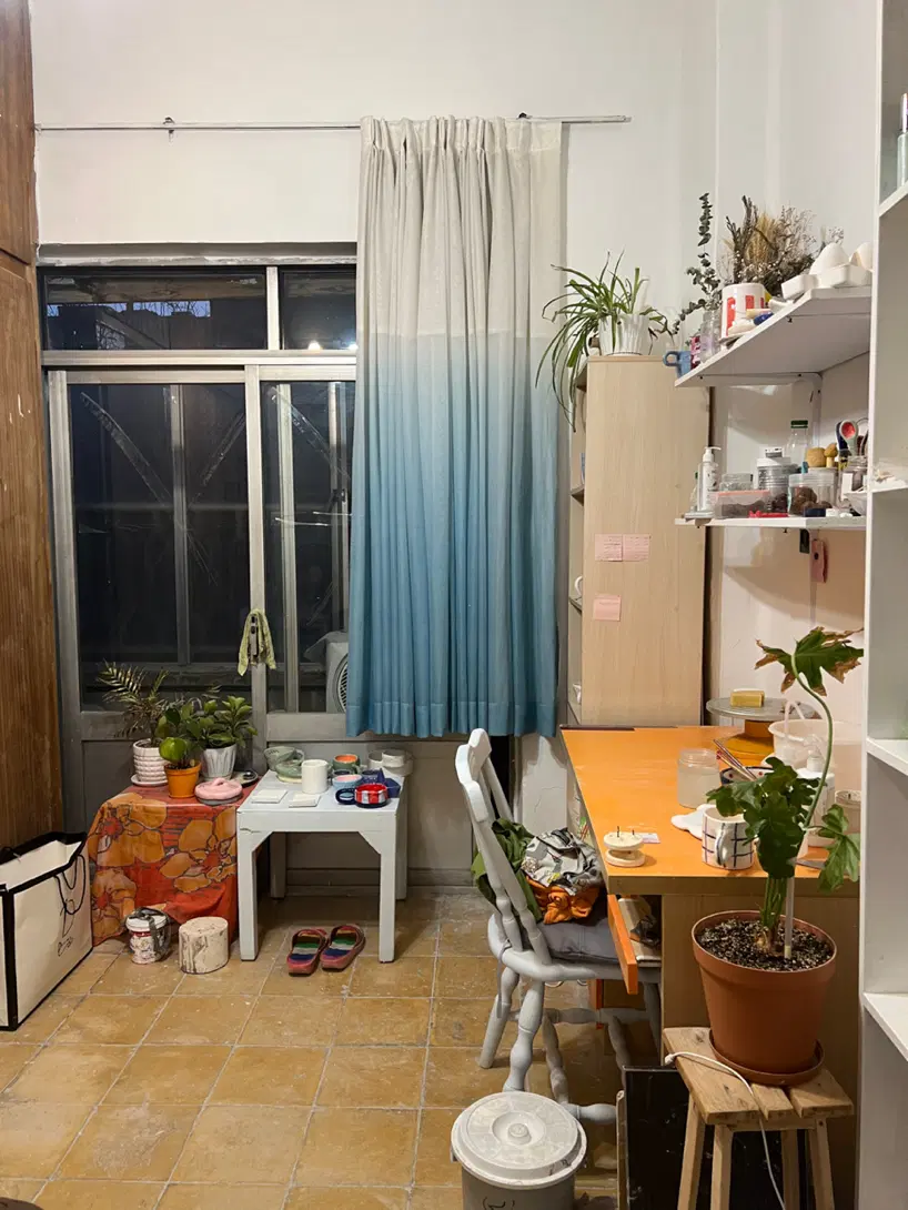 اجاره یک‌اتاق از یک کارگاه سفالگری