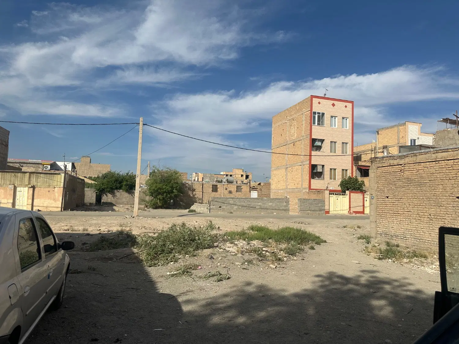 زمین با جواز ساختمان