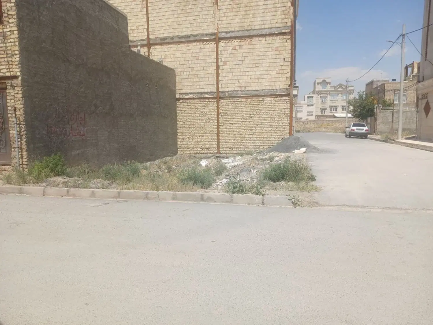 یک قطعه زمین مسکونی برخیابان ۱۶متری دوبر