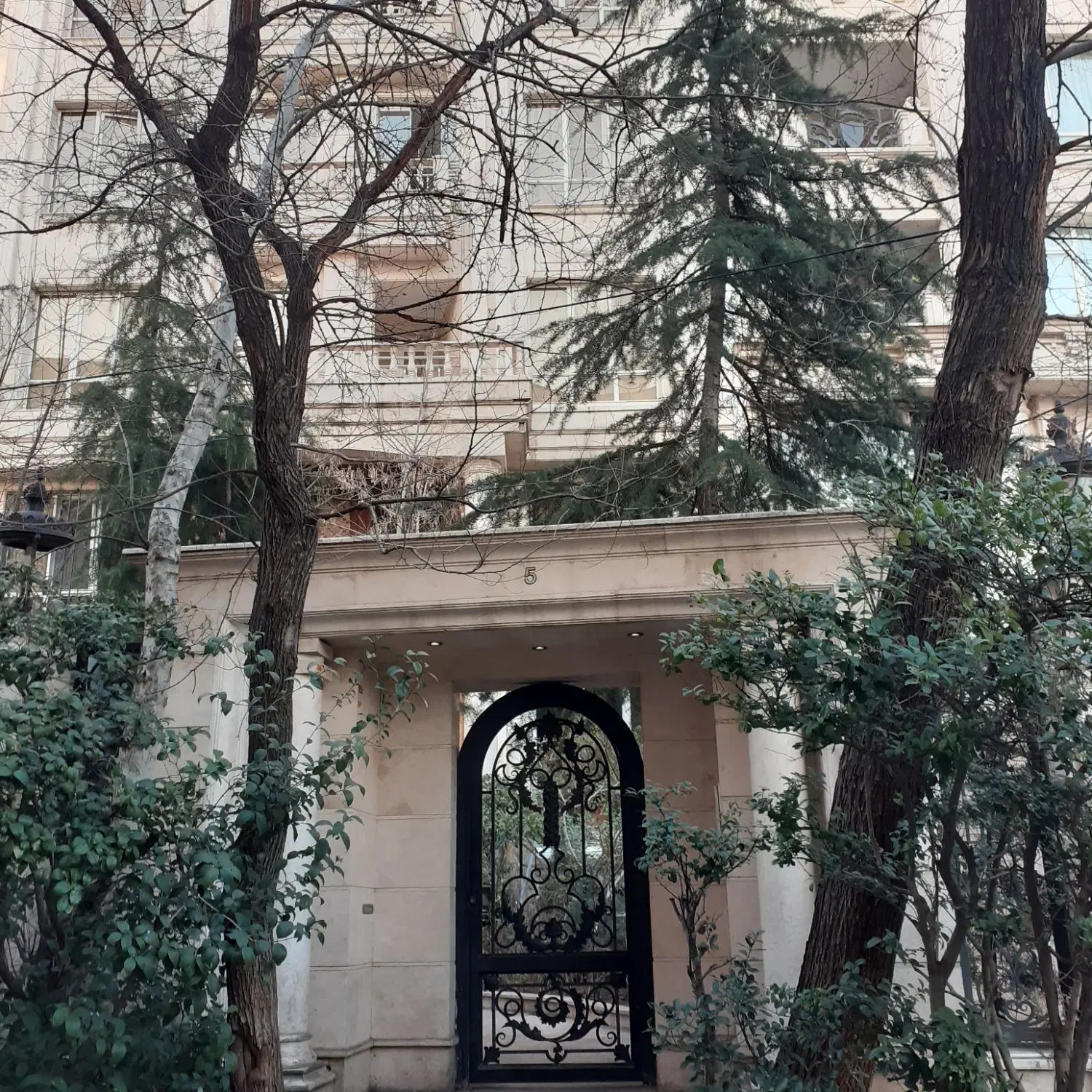مزرداران لاله ۵۷۰ متر۲ نبش تک مالک