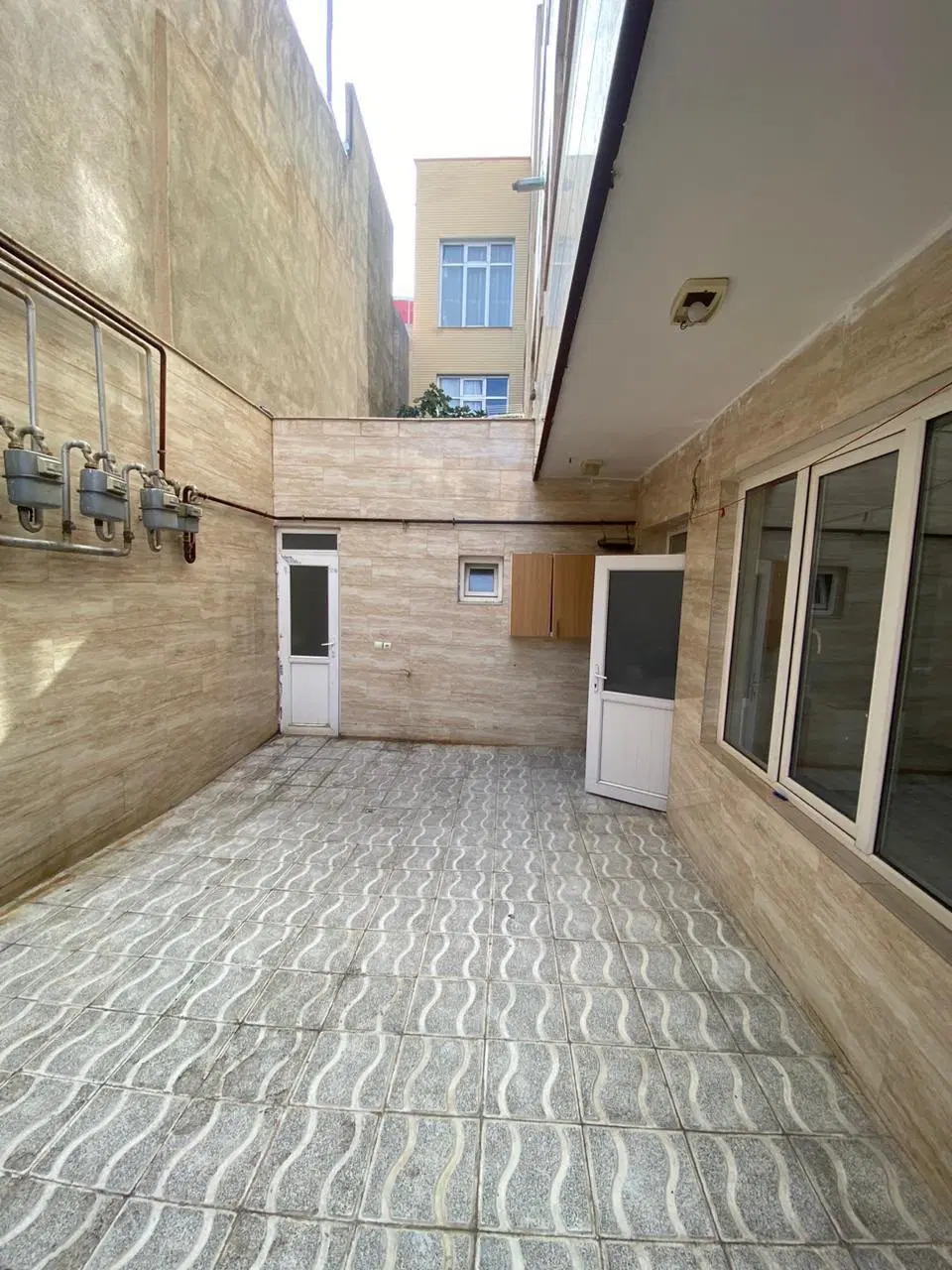اجاره همکف خانه حیاط دار