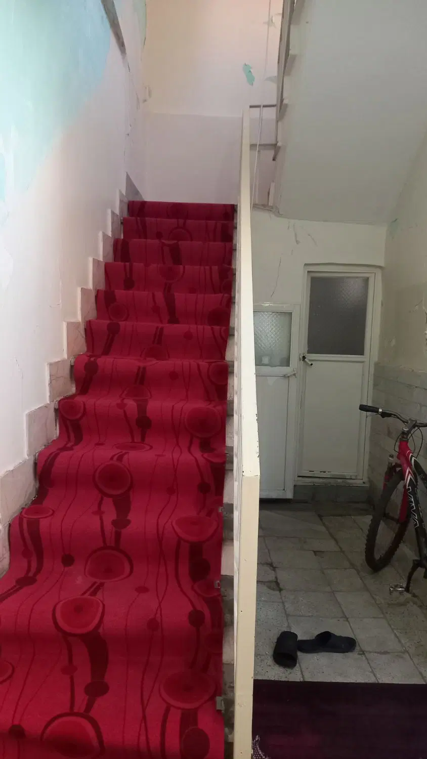 فروش یک دستگاه ساختمان بهمراه دو دهنه مغازه.