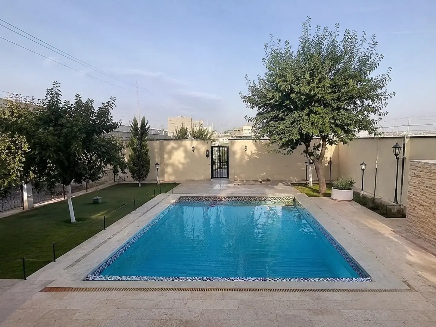 باغ شهری صدرا فاز یک  با درختان ثمری