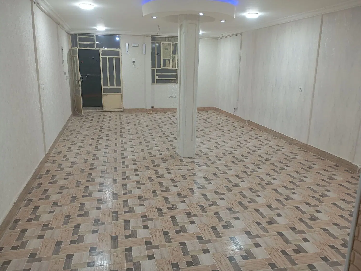 خونه طبقه اول دوبلکس  دو خواب حیاط دار