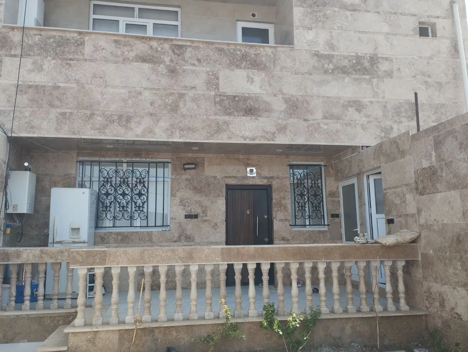 فروش ویلایی دو طبقه ساوه احمد اباد