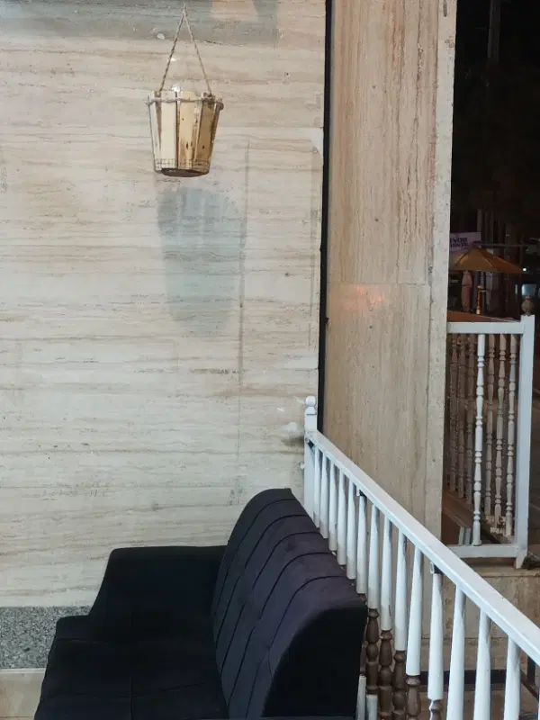 مغازه ۶متری بر بلوار اصلی فاز۱صدرا پاخورخوب