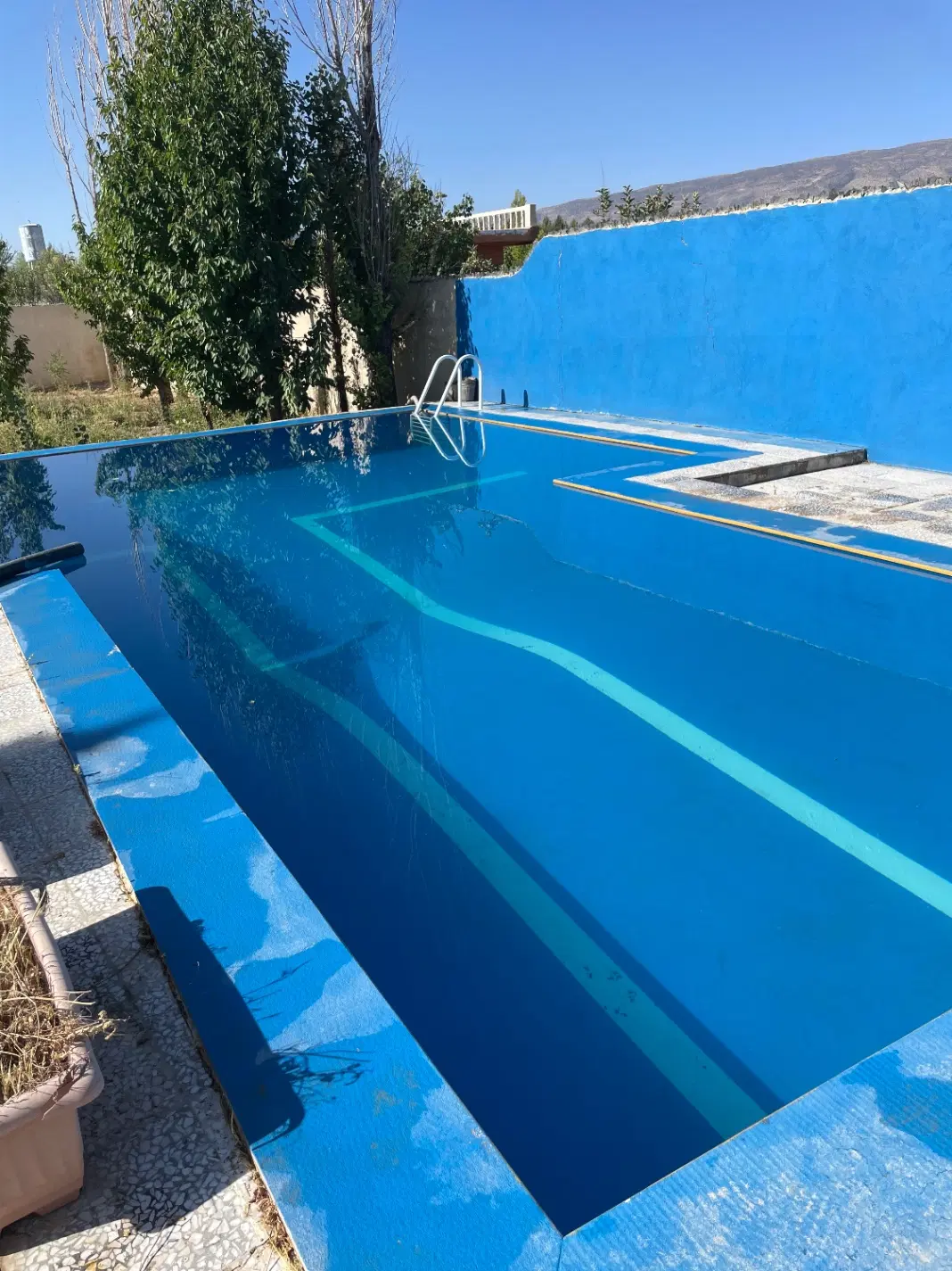 باغ ۲۷۰۰ متری با امکانات