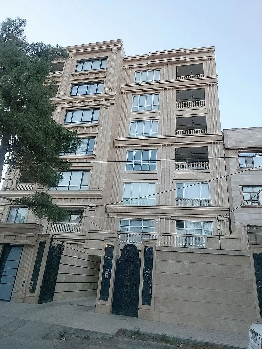 اپارتمان ۱۸۰ متری فلاحی