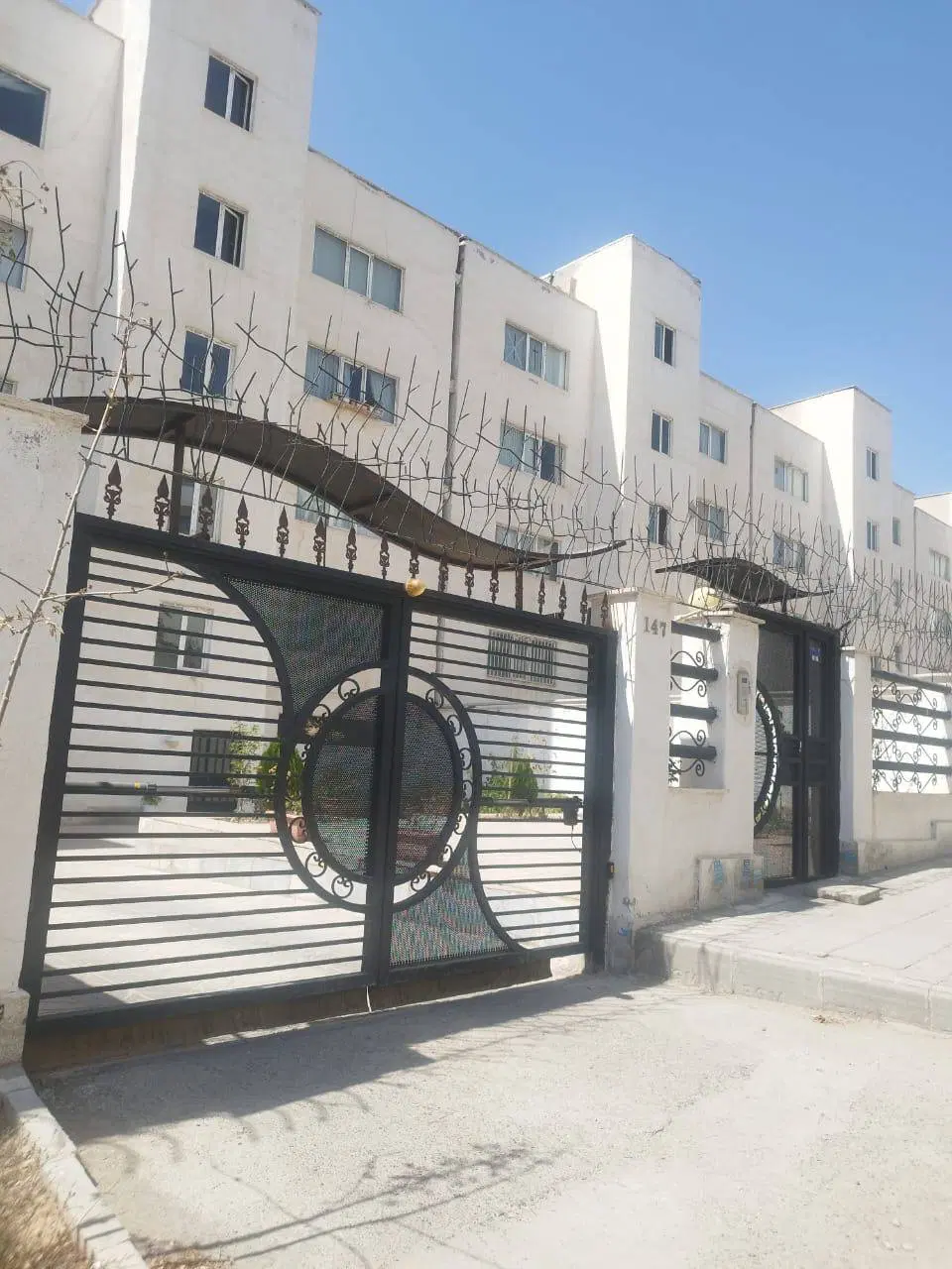 فاز ۸ پردیس _فول _ حیاط بزرگ