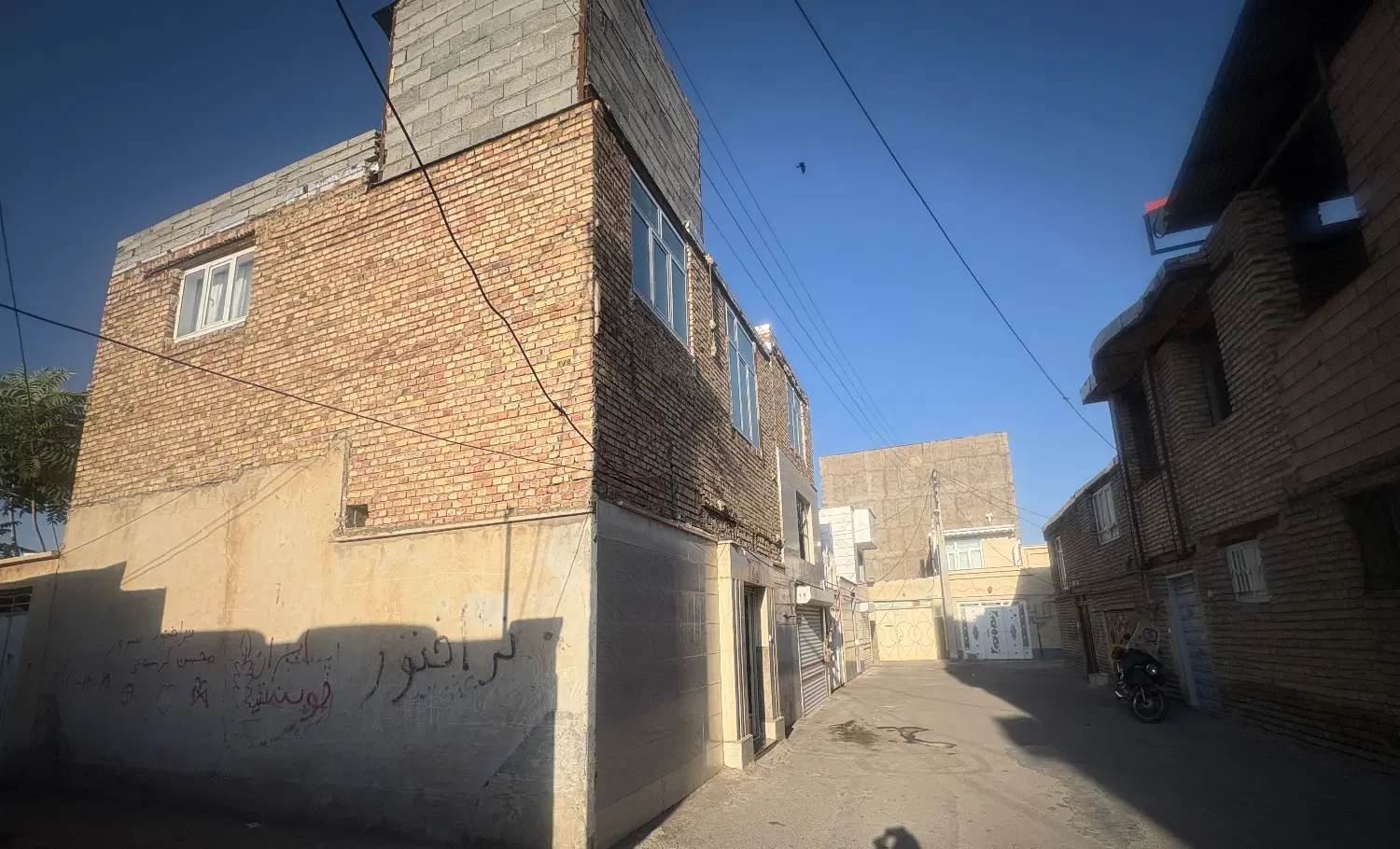 حیاط دونبش کوچه رشدیه