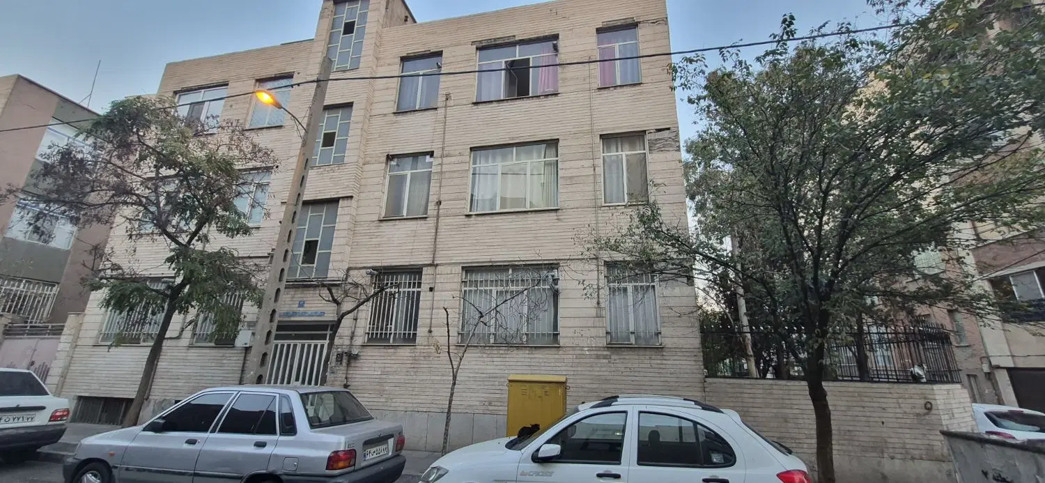 رهن ۱۰۰ متری ط۳ با پارکینگ در حشمتیه