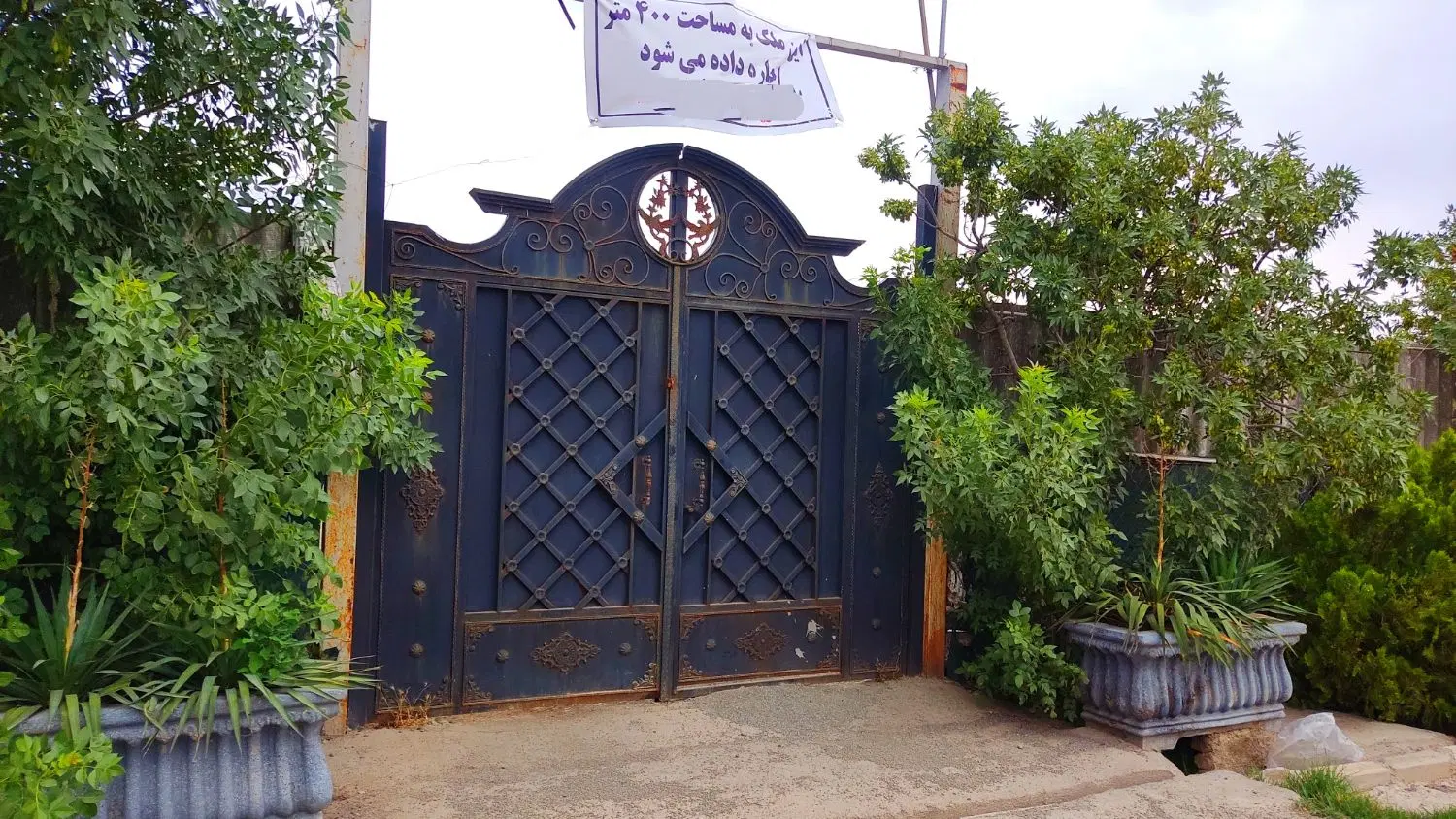 اجاره چهار دیواری‌‌ 400متری بر بلوار شهید سلیمانی