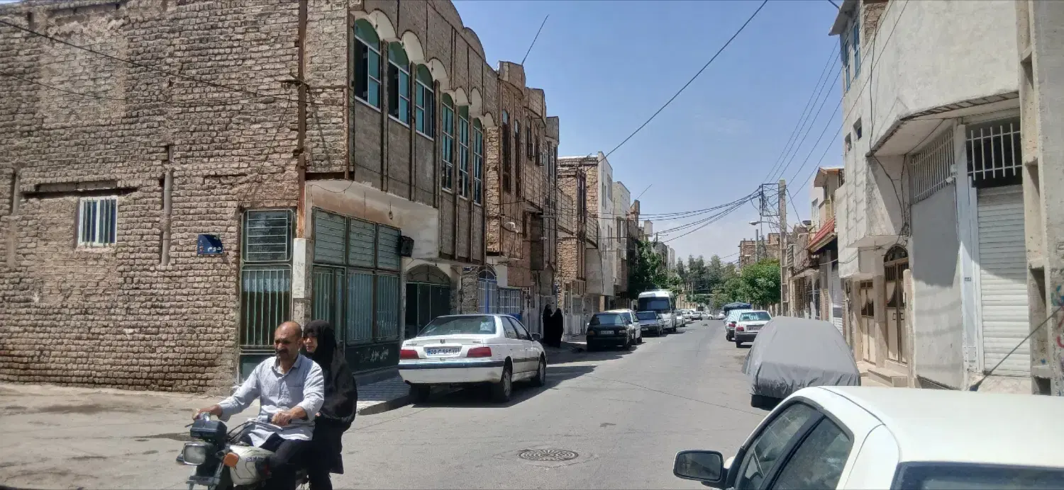 مغازه دوازده متری