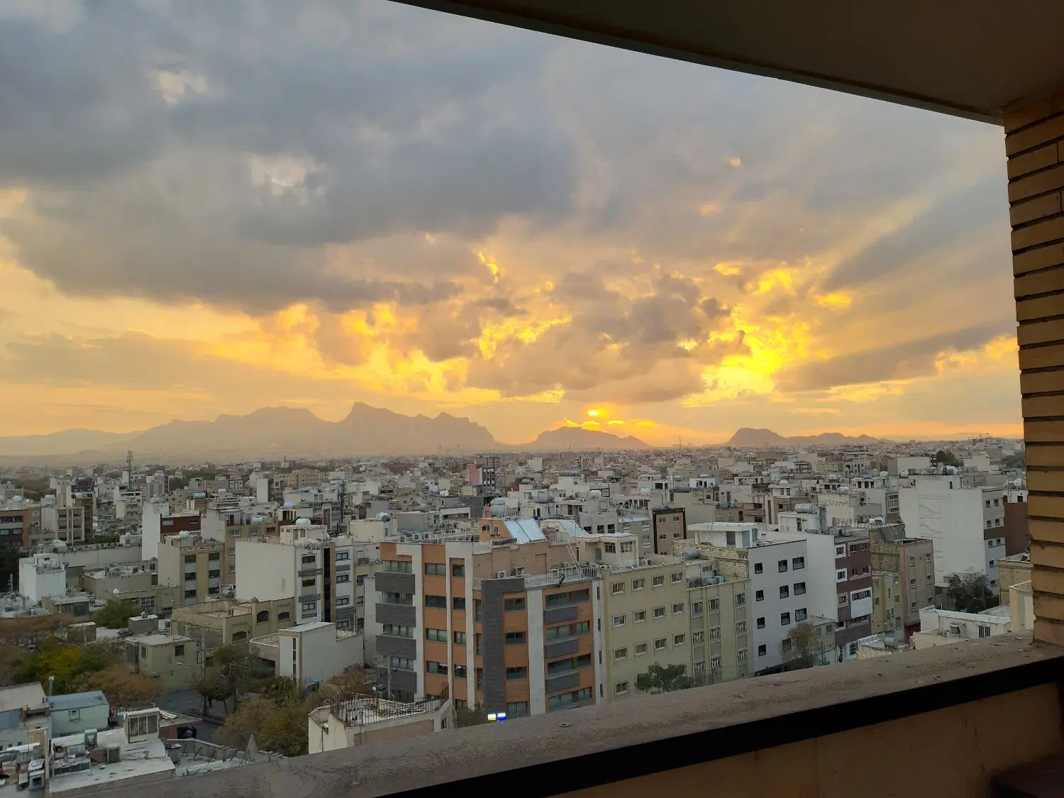 آپارتمان ۱۳۸ متری، جنوبی، طبقه ۸، ۳ خواب با ۳بالکن
