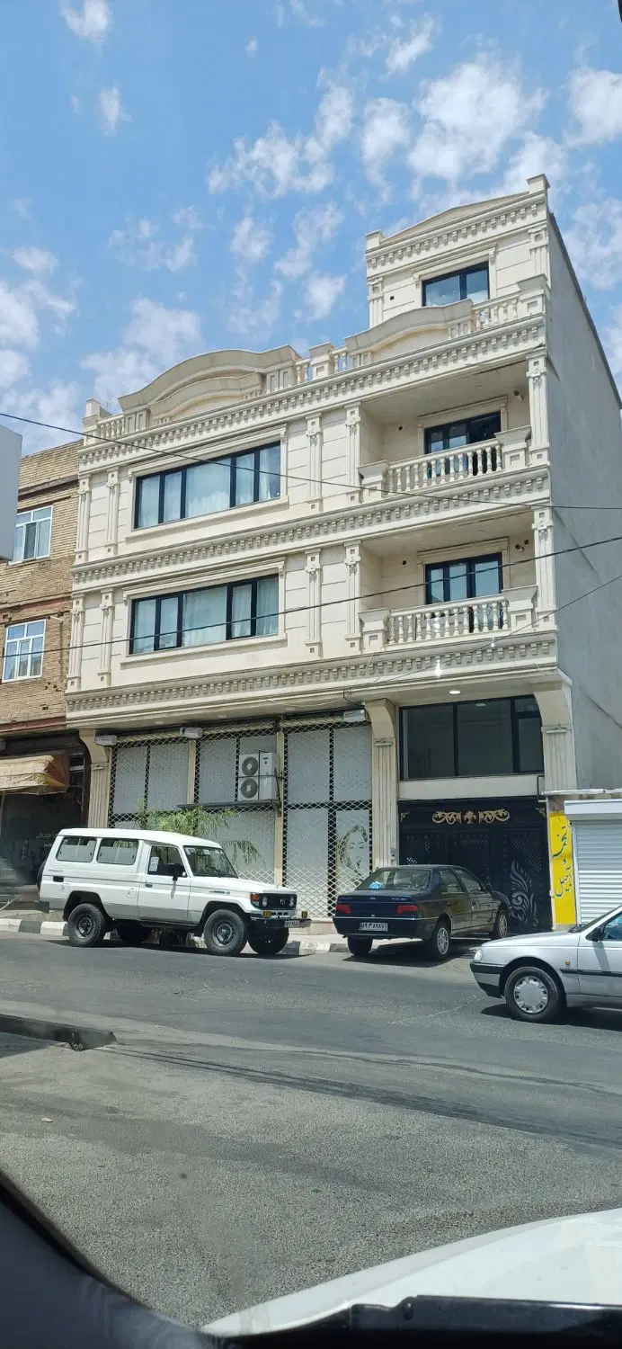مغازه ۱۲۰ متری سه‌دهنه در ابتدای خیابان دارالصفا