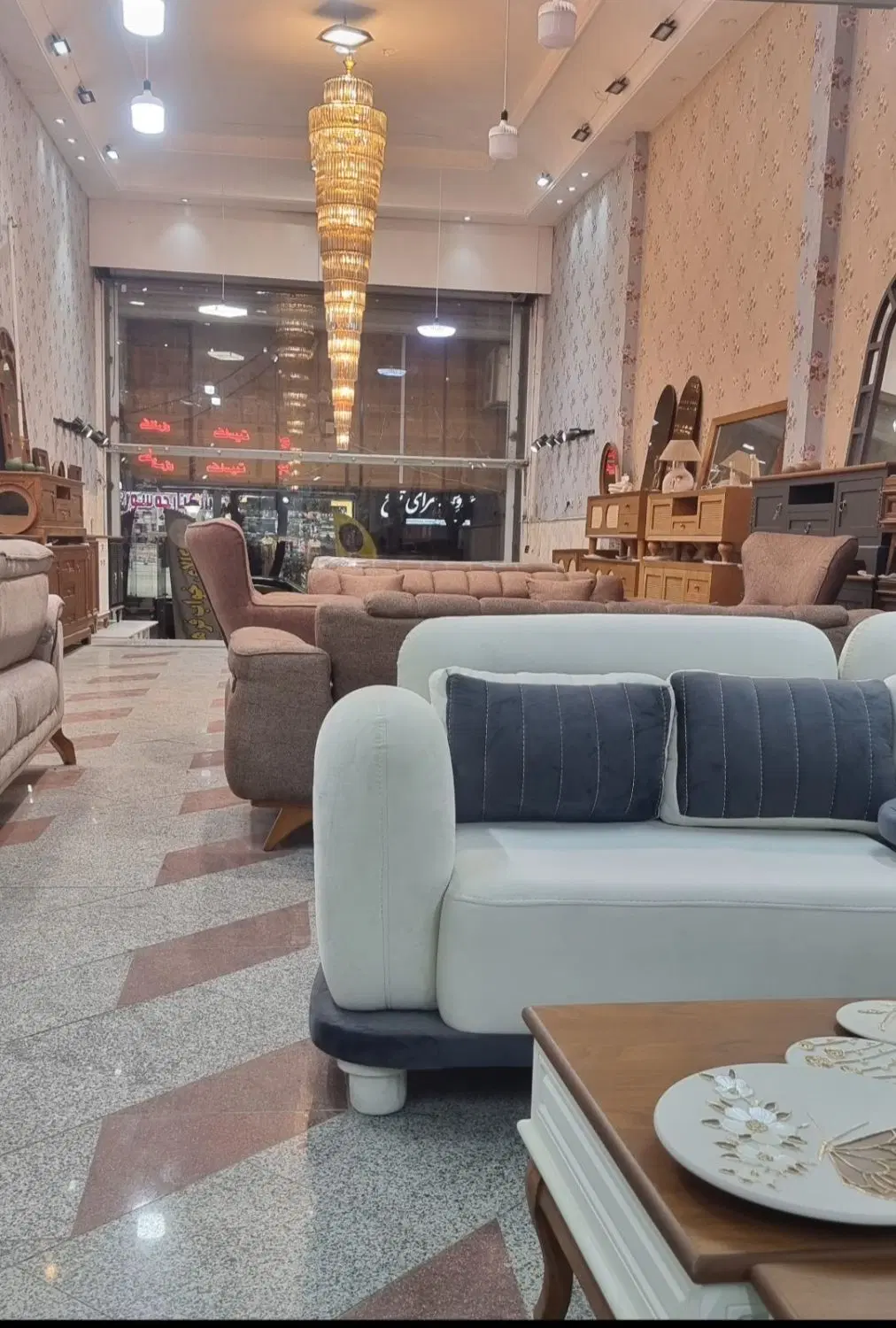 اجاره مغازه 220 متری خیابان اصلی ( امام )