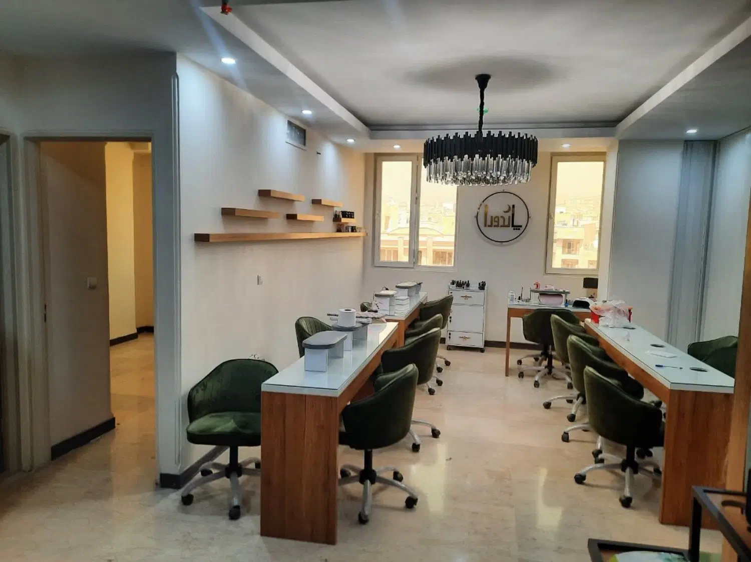 اجاره یک اتاق به لاین های زیبایی