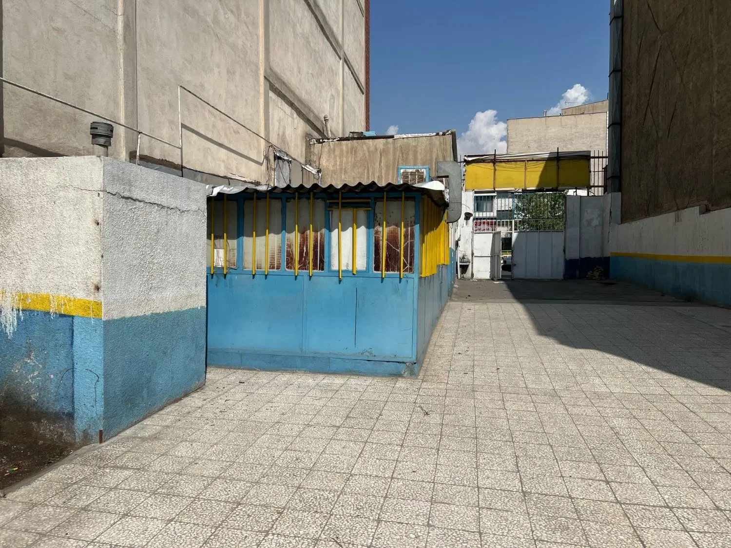 ۵۰۰ متر مناسب کارواش و گاراژ صنعتی براتوبان دماوند